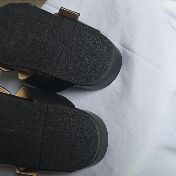 Shoes - Picture 4 of 6